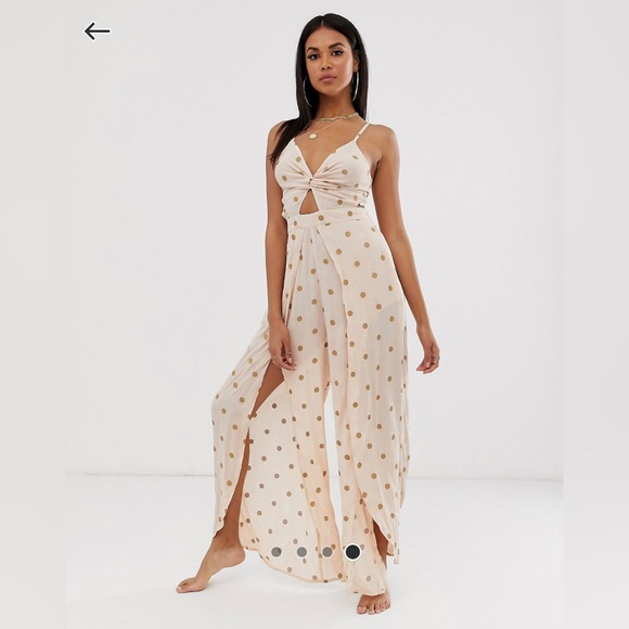 SOLD ❌ ASOS DESIGN tie back beach jumpsuit with wrap legs in metallic spot print - Picture 2 of 10